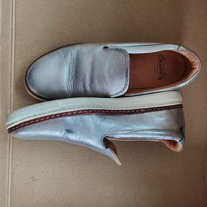 Ariat Two24 silver sneakers, sz 7M